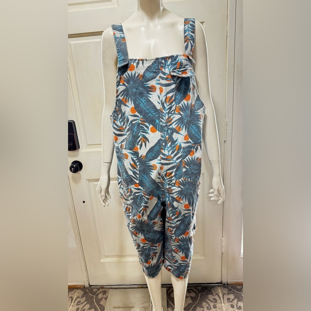 Bowilya Tropical Leaf Print Jumpsuit Size Large  P-30